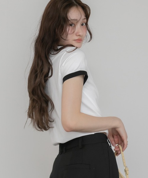 HEILIS(ヘイリス)の「【Hideka Original】アシンメトリーリンガーTシャツ/2WAY 配色 夏服 春服 Tシャツ カットソー 半袖 コンパクト バイカラー ストリート モノトーン ノームコア 韓国 カジュアル 変形 ブラック ホワイト オフ リンガー(Tシャツ/カットソー・レディース・オフホワイト/ブラック・FREE)」の6枚目の写真