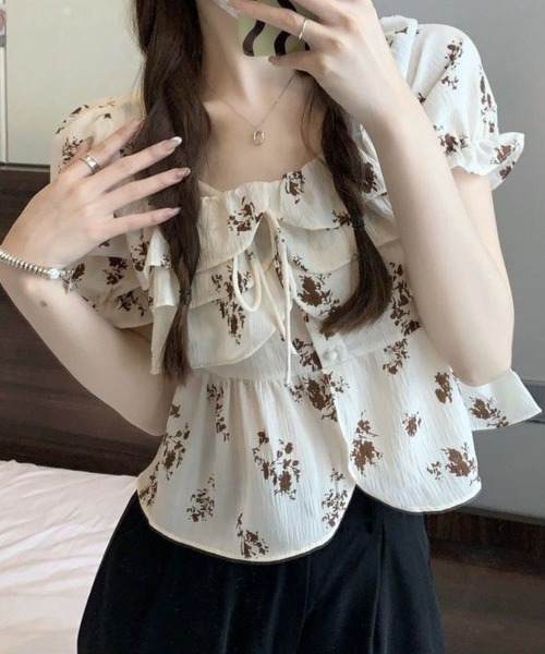 SPIGA(スピーガ)の「スクエアプリントフリルトップス(シャツ/ブラウス・レディース・ホワイト/ベージュ・LARGE/MEDIUM/SMALL)」の14枚目の写真