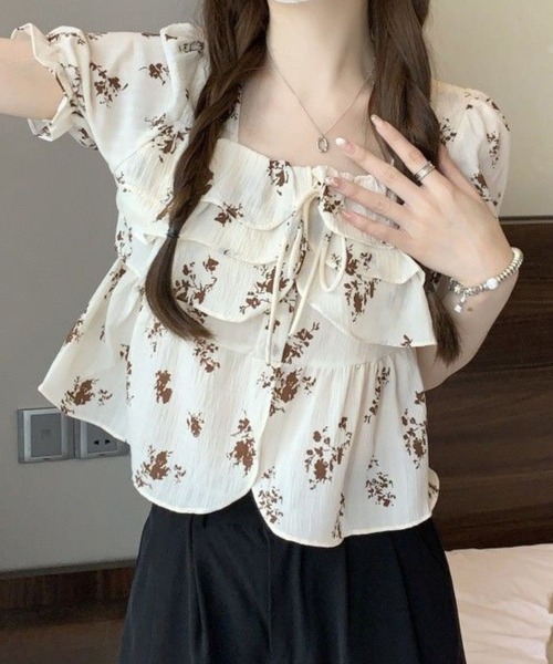 SPIGA(スピーガ)の「スクエアプリントフリルトップス(シャツ/ブラウス・レディース・ホワイト/ベージュ・LARGE/MEDIUM/SMALL)」の16枚目の写真