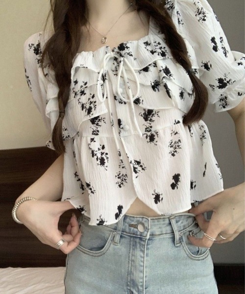 SPIGA(スピーガ)の「スクエアプリントフリルトップス(シャツ/ブラウス・レディース・ホワイト/ベージュ・LARGE/MEDIUM/SMALL)」の4枚目の写真