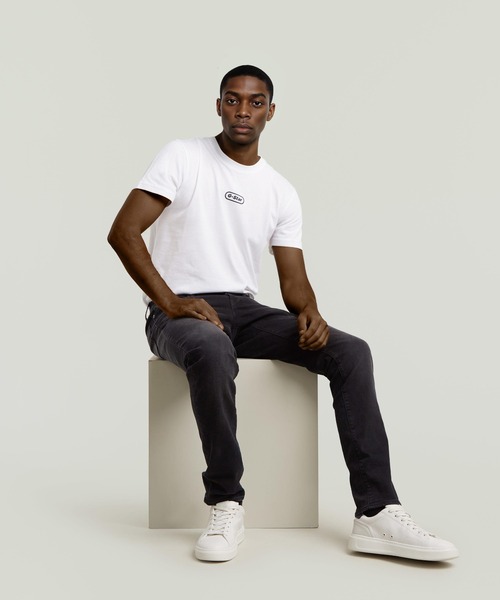 G-STAR(ジースター)の「3301 REGULAR TAPERED JEANS/ヴィンテージライクレギュラーテーパードジーンズ(デニムパンツ・メンズ・ブラック系その他・28/30/29/30/31/32/31/30/30/32/34/32/30/30/29/32/32/32/33/30)」の4枚目の写真