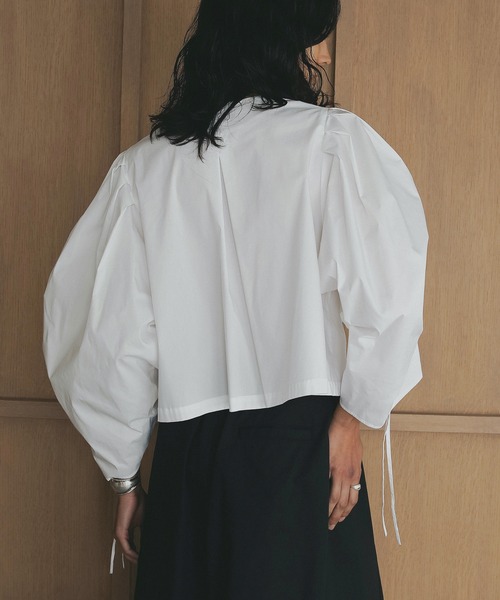 MANOF(マノフ)の「DRAWSTRING SLEEVE SHORT BLOUSE(シャツ/ブラウス・レディース・ホワイト/ブルー/ブラック・M/S)」の12枚目の写真
