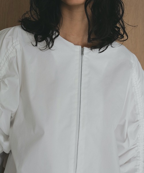 MANOF(マノフ)の「DRAWSTRING SLEEVE SHORT BLOUSE(シャツ/ブラウス・レディース・ホワイト/ブルー/ブラック・M/S)」の13枚目の写真