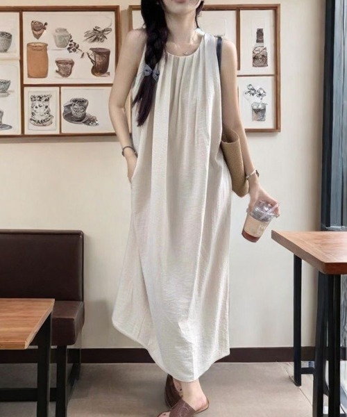 SallyLunn(サリーラン)の「ギャザーノースリーブワンピース(ワンピース・レディース・アイボリー/ブラック・LARGE/MEDIUM)」の2枚目の写真
