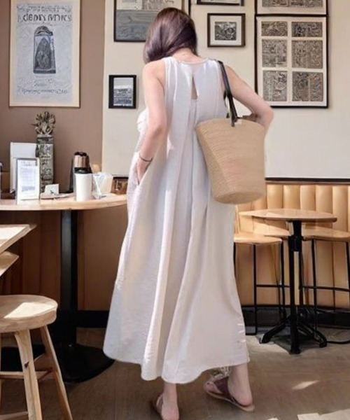 SallyLunn(サリーラン)の「ギャザーノースリーブワンピース(ワンピース・レディース・アイボリー/ブラック・LARGE/MEDIUM)」の6枚目の写真
