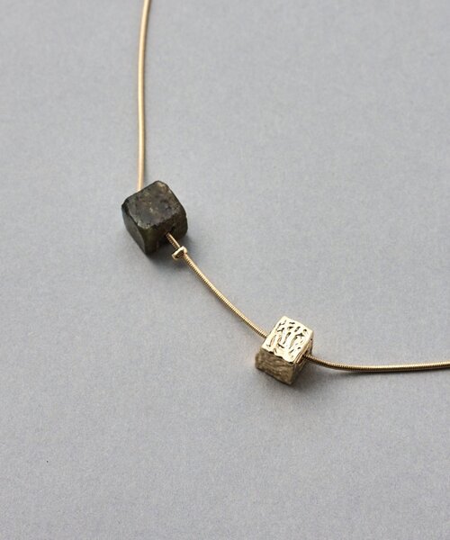 BEARDSLEY(ビアズリー)の「スクエアストーンラリエット(ネックレス・レディース・ゴールド・FREE)」の7枚目の写真