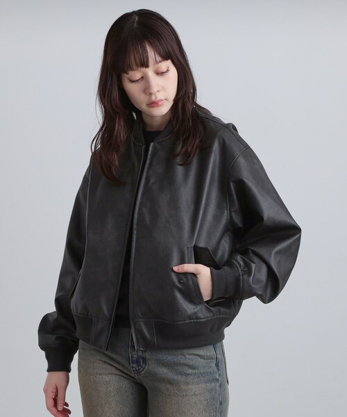 tk.TAKEO KIKUCHI（ティーケータケオキクチ）の「シンセティックレザー MA－1（ブルゾン・レディース・ブラック系/ダークブラウン系/ブラック・01/03/02）」の21枚目の写真