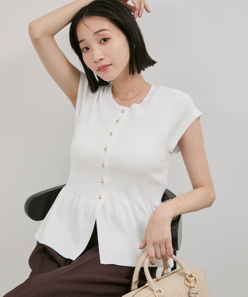 VIS（ビス）の「【アンチピリング/洗える】美SMARTショートスリーブペプラムニット（カーディガン/ボレロ・レディース・サックスブルー/ブラック/オフホワイト/ライトグリーン・FREE）」の10枚目の写真