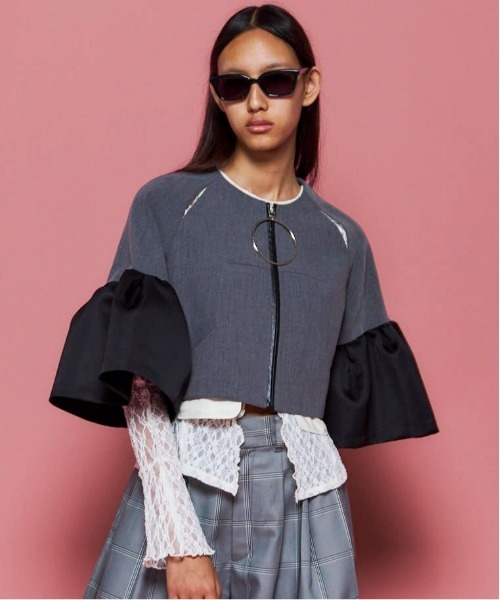 MAISON SPECIAL(メゾンスペシャル)の「Dome Sleeve Zip Jacket/ドームスリーブジップジャケット(ノーカラージャケット・レディース・グレー/ブラック・FREE)」の1枚目の写真