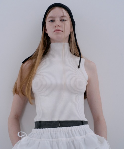 SNIDEL（スナイデル）の「Sustainableノースリラメニットプルオーバー（ニット/セーター・レディース・アイボリー/ブラック/カーキ/ピンク・F）」の2枚目の写真