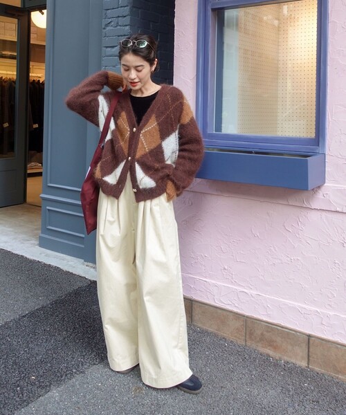 Laraaji(ララージ)の「モヘアインターシャアーガイルVネックカーディガン(カーディガン/ボレロ・レディース・ブラウン系その他/ピンク系その他・38)」の3枚目の写真