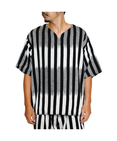 CALEE(キャリー)の「KASURI STRIPE JACQUARD KEY NECK WIDE SILHOUETTE SH(Tシャツ/カットソー・メンズ・ブラック×ホワイト・LARGE)」の1枚目の写真