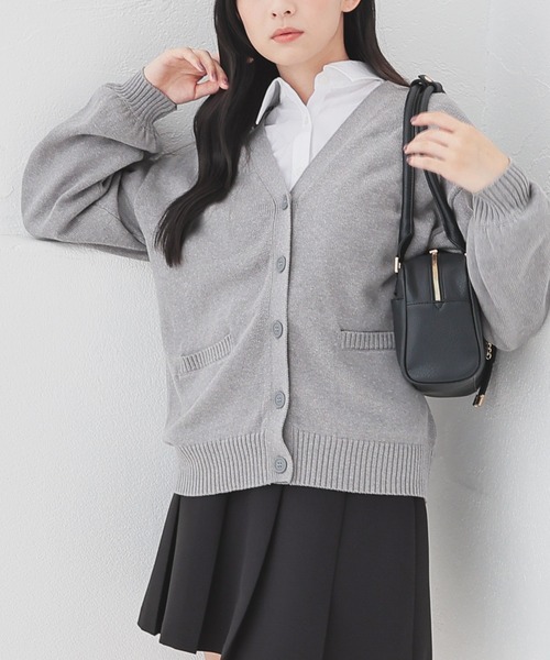 Honeys(ハニーズ)の「スクールVカーディガン(カーディガン/ボレロ・レディース・ネイビー/ベージュ/アイボリー/ブラック/杢グレー・L/M/LL/S)」の4枚目の写真