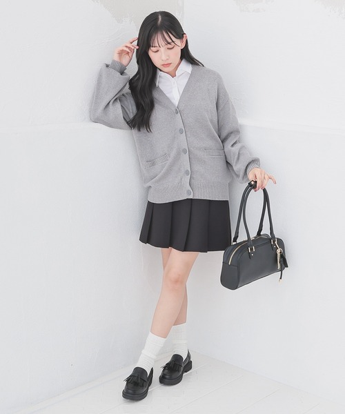 Honeys(ハニーズ)の「スクールVカーディガン(カーディガン/ボレロ・レディース・ネイビー/ベージュ/アイボリー/ブラック/杢グレー・L/M/LL/S)」の8枚目の写真