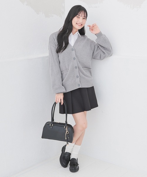 Honeys(ハニーズ)の「スクールVカーディガン(カーディガン/ボレロ・レディース・ネイビー/ベージュ/アイボリー/ブラック/杢グレー・L/M/LL/S)」の9枚目の写真