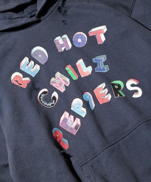 THRIFTY LOOK(スリフティールック)の「THRIFTY LOOK / スリフティールック WORN-OUT BAND HOODIE 'RED HOT CHILI PEPPERS'(パーカー・メンズ・ブラック/ネイビー・X-LARGE/MEDIUM)」の11枚目の写真