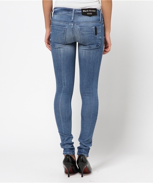 Black Orchid(ブラックオーキッド)の「Mid Rise Jeggingストレッチデニムパンツ(デニムパンツ・レディース・ライトインディゴブルー・23inch)」の6枚目の写真