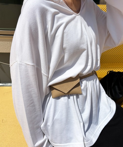 ISOOK（アイスー）の「【ISOOK / アイスー】2wayスエードミニポーチベルト / ベルトバッグ ウエストポーチ 細ベルト ミニバッグ 合皮 合成皮革 ベージュ ブラック 茶 黒 ZOZOTOWN限定（ベルト・レディース・ブラック/ベージュ・FREE）」の3枚目の写真