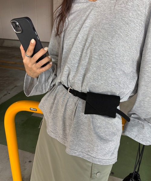 ISOOK（アイスー）の「【ISOOK / アイスー】2wayスエードミニポーチベルト / ベルトバッグ ウエストポーチ 細ベルト ミニバッグ 合皮 合成皮革 ベージュ ブラック 茶 黒 ZOZOTOWN限定（ベルト・レディース・ブラック/ベージュ・FREE）」の19枚目の写真