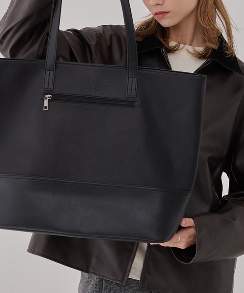 EMMA CLOTHES（エマクローズ）の「スクエアパネルトートバック/クロシェットキーチャーム付き（トートバッグ・メンズ・ブラウン/ブラック・FREE）」の3枚目の写真