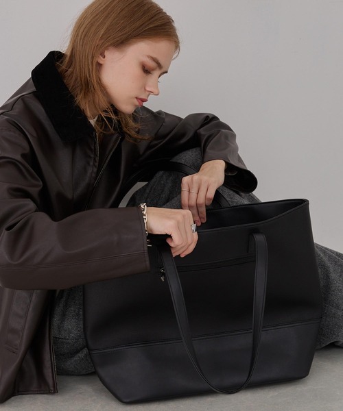 EMMA CLOTHES（エマクローズ）の「スクエアパネルトートバック/クロシェットキーチャーム付き（トートバッグ・メンズ・ブラウン/ブラック・FREE）」の8枚目の写真