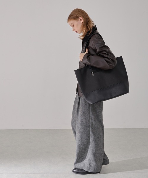 EMMA CLOTHES（エマクローズ）の「スクエアパネルトートバック/クロシェットキーチャーム付き（トートバッグ・メンズ・ブラウン/ブラック・FREE）」の10枚目の写真