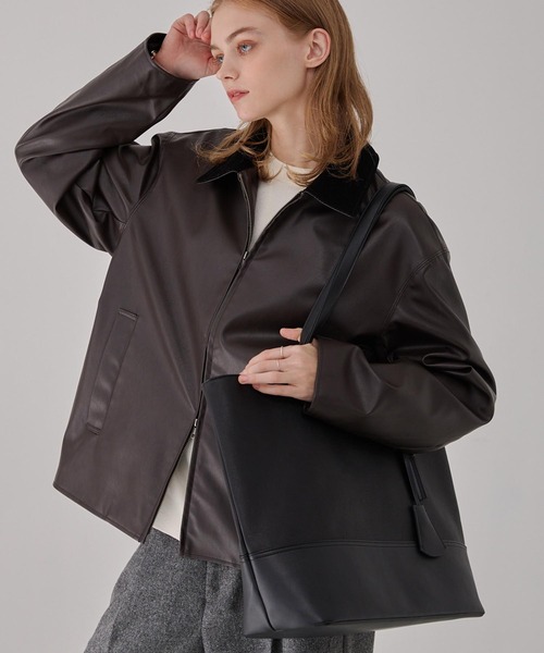 EMMA CLOTHES（エマクローズ）の「スクエアパネルトートバック/クロシェットキーチャーム付き（トートバッグ・メンズ・ブラウン/ブラック・FREE）」の11枚目の写真