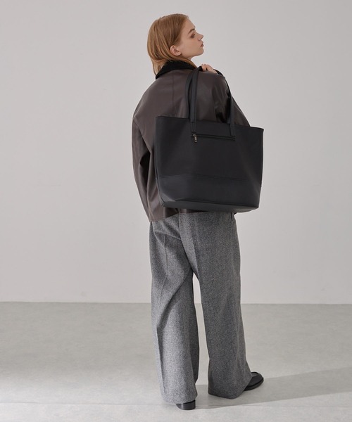 EMMA CLOTHES（エマクローズ）の「スクエアパネルトートバック/クロシェットキーチャーム付き（トートバッグ・メンズ・ブラウン/ブラック・FREE）」の15枚目の写真