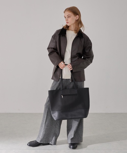 EMMA CLOTHES（エマクローズ）の「スクエアパネルトートバック/クロシェットキーチャーム付き（トートバッグ・メンズ・ブラウン/ブラック・FREE）」の17枚目の写真