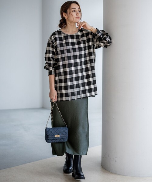 23区(ニジュウサンク)の「【Lサイズ限定】ブラッシュド ビエラチェック ノーカラーブラウス(シャツ/ブラウス・レディース・ネイビー系3/レッド系3/ブラック系3・48/46/44/50)」の17枚目の写真