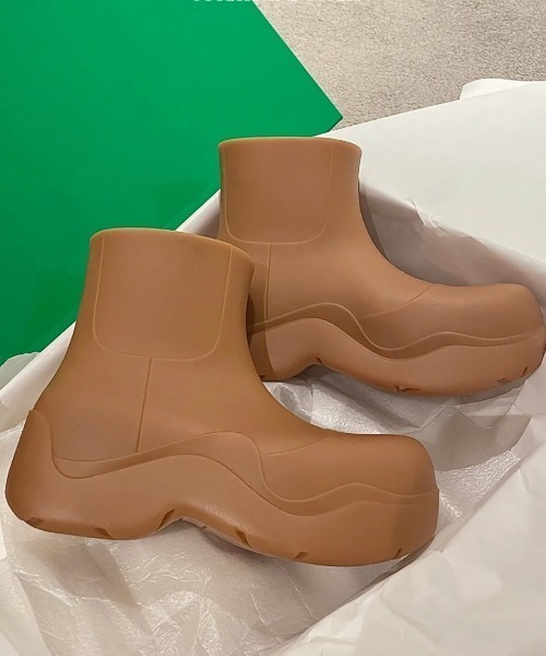 Vipoa(ヴィポア)の「VOLUME SHORT RAIN BOOTS(レインシューズ・レディース・ブラック/ライトピンク/ベージュ/グリーン/ピンク・SMALL/MEDIUM/LARGE)」の3枚目の写真