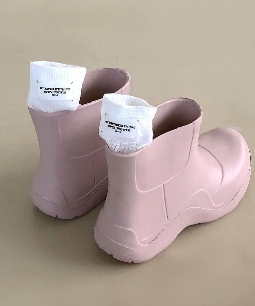 Vipoa(ヴィポア)の「VOLUME SHORT RAIN BOOTS(レインシューズ・レディース・ブラック/ライトピンク/ベージュ/グリーン/ピンク・SMALL/MEDIUM/LARGE)」の1枚目の写真