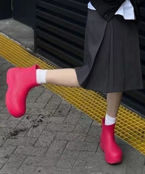 Vipoa(ヴィポア)の「VOLUME SHORT RAIN BOOTS(レインシューズ・レディース・ブラック/ライトピンク/ベージュ/グリーン/ピンク・SMALL/MEDIUM/LARGE)」の5枚目の写真