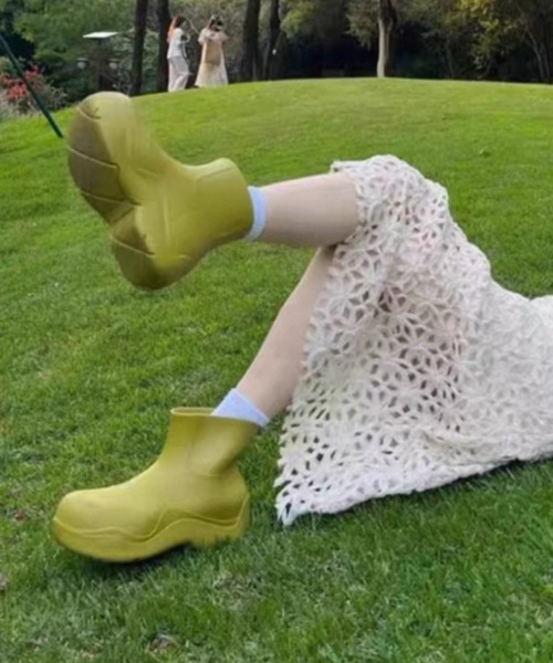 Vipoa(ヴィポア)の「VOLUME SHORT RAIN BOOTS(レインシューズ・レディース・ブラック/ライトピンク/ベージュ/グリーン/ピンク・SMALL/MEDIUM/LARGE)」の12枚目の写真