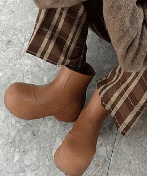 Vipoa(ヴィポア)の「VOLUME SHORT RAIN BOOTS(レインシューズ・レディース・ブラック/ライトピンク/ベージュ/グリーン/ピンク・SMALL/MEDIUM/LARGE)」の17枚目の写真