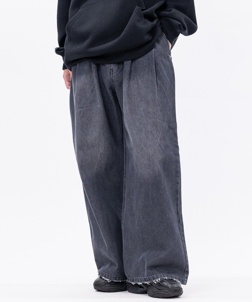 JOHN'S CLOSET(ジョンズクローゼット)の「【3】ブラスト加工 ダメージデニム 2タックスラックス(デニムパンツ・メンズ・スミクロ/ブルー/ブラウン・LARGE/MEDIUM/X-LARGE)」の2枚目の写真