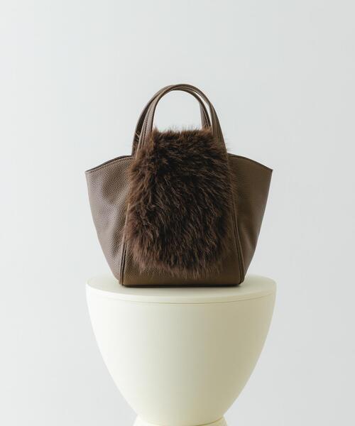 RODE SKO(ロデスコ)の「フラッフィーフラップハンドバッグ(ハンドバッグ・レディース・ベージュ/ブラウン系その他・ONE)」の2枚目の写真