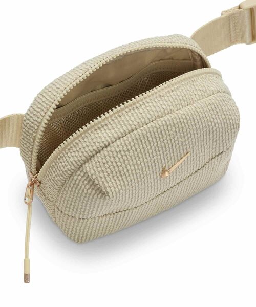 ナイキ オーラ クロスボディバッグ (2L) / Nike Aura Crossbody ナイキ オーラ クロスボディバッグ (2L) / Nike Aura Crossbody