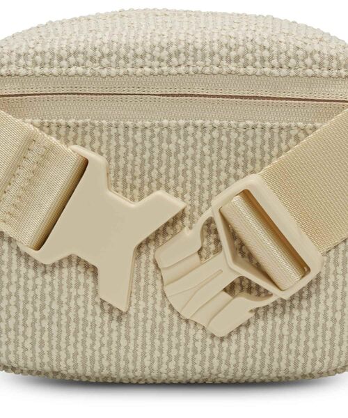 ナイキ オーラ クロスボディバッグ (2L) / Nike Aura Crossbody ナイキ オーラ クロスボディバッグ (2L) / Nike Aura Crossbody