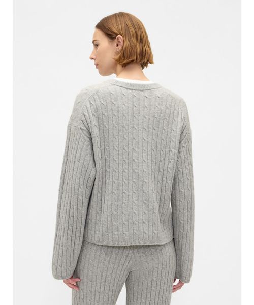 GAP(ギャップ)の「CashSoft カシミヤタッチ ケーブルニット クルーネックセーター(ニット/セーター・レディース・レッド/アイボリー/グレー/ブルー・XS/S/M/L/XL/XXS)」の22枚目の写真