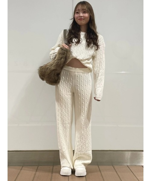 GAP(ギャップ)の「CashSoft カシミヤタッチ ケーブルニット クルーネックセーター(ニット/セーター・レディース・レッド/アイボリー/グレー/ブルー・XS/S/M/L/XL/XXS)」の10枚目の写真