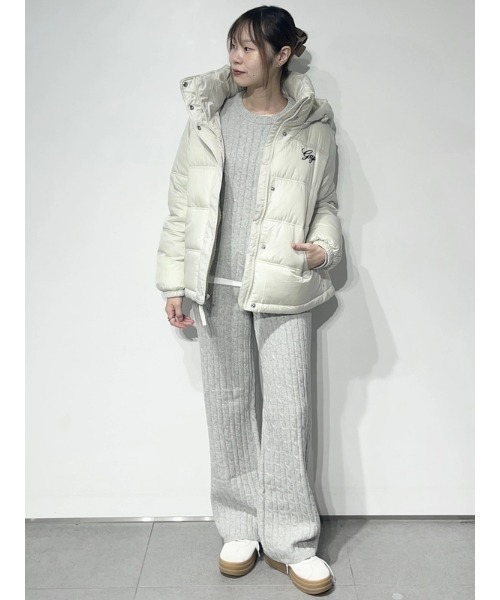 GAP(ギャップ)の「CashSoft カシミヤタッチ ケーブルニット クルーネックセーター(ニット/セーター・レディース・レッド/アイボリー/グレー/ブルー・XS/S/M/L/XL/XXS)」の12枚目の写真