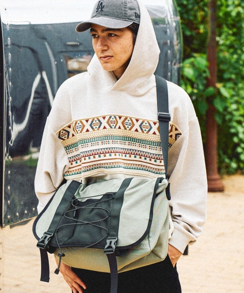 niko and...（ニコアンド）の「コードポケメッセンジャーバッグ（メッセンジャーバッグ・メンズ・グレー/ブラック・FREE）」の3枚目の写真