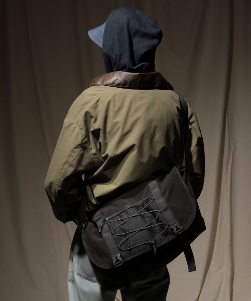 niko and...（ニコアンド）の「コードポケメッセンジャーバッグ（メッセンジャーバッグ・メンズ・グレー/ブラック・FREE）」の6枚目の写真