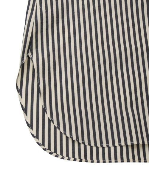 Tiara（ティアラ）の「ビッグカラーシャツブラウス（シャツ/ブラウス・レディース・ホワイト/ストライプ・FREE）」の4枚目の写真