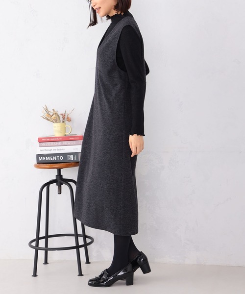 GALLORIA(ギャローリア)の「Vネックジャンパースカート(ジャンパースカート・レディース・チャコールグレー/モカ・S/M/L/LL)」の3枚目の写真