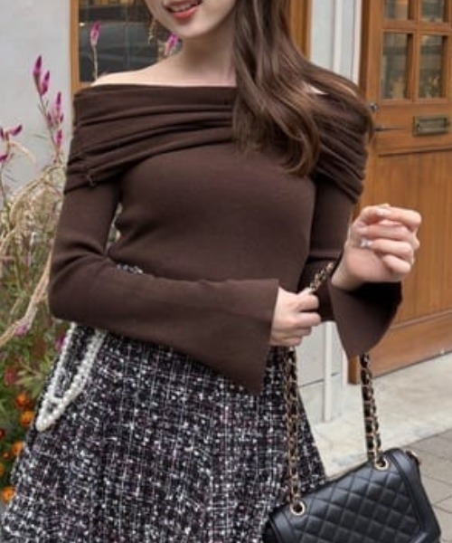 rienda（リエンダ）の「オフショルギャザーニットトップス 秋服 冬服（ニット/セーター・レディース・ライトピンク/ブラウン/ホワイト/ブラック/グレー/バーガンディー・FREE）」の4枚目の写真