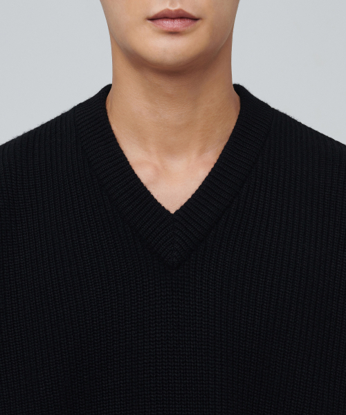 MUSINSA STANDARD（ムシンサスタンダード）の「ラムウールリブVネックニット[ブラック]（ニット/セーター・メンズ・その他・SMALL/MEDIUM/LARGE/X-LARGE/XX-LARGE）」の3枚目の写真