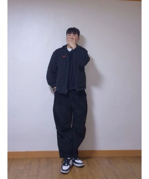 MUSINSA STANDARD（ムシンサスタンダード）の「ラムウールリブVネックニット[ブラック]（ニット/セーター・メンズ・その他・SMALL/MEDIUM/LARGE/X-LARGE/XX-LARGE）」の6枚目の写真