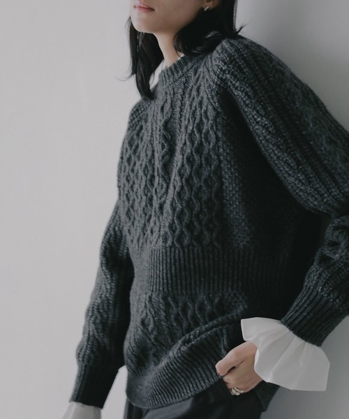 MANOF(マノフ)の「WAIST RIB CABLE KNIT(ニット/セーター・レディース・アイボリー/ブルー/チャコールグレー・F)」の22枚目の写真